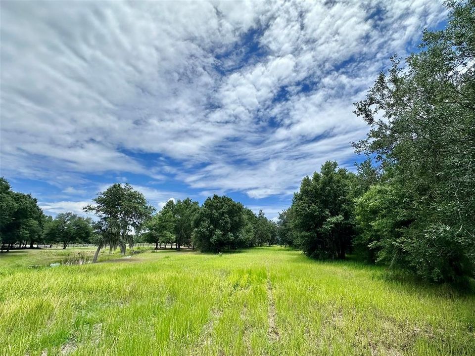 На продажу: $450,000 (5.70 acres)