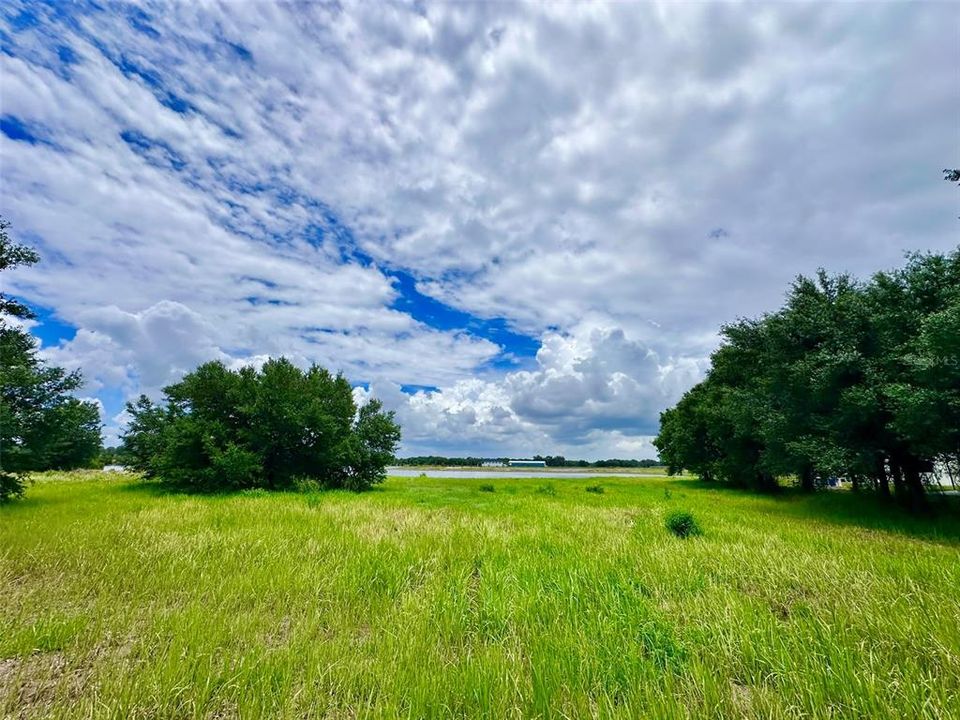 На продажу: $450,000 (5.70 acres)