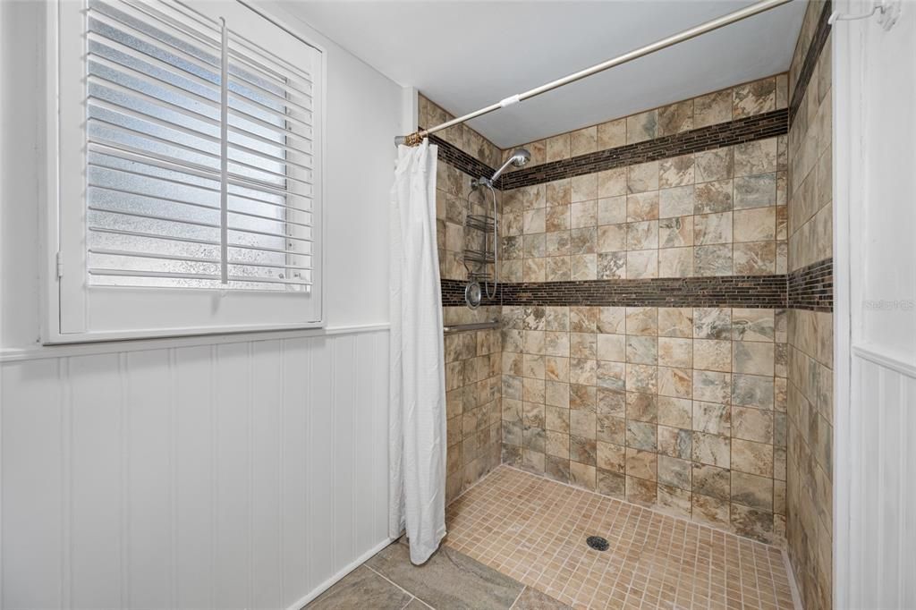 For Rent: $5,000 (4 beds, 2 baths, 2100 Square Feet)