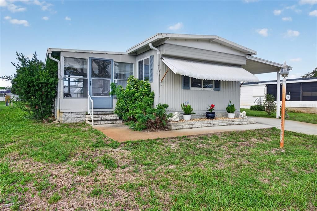For Sale: $149,900 (2 beds, 2 baths, 840 Square Feet)