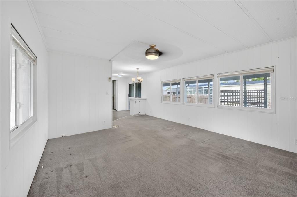 For Sale: $149,900 (2 beds, 2 baths, 840 Square Feet)