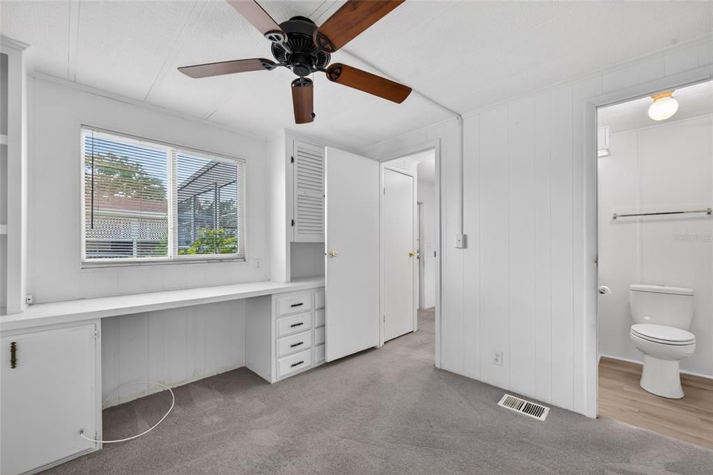 For Sale: $149,900 (2 beds, 2 baths, 840 Square Feet)