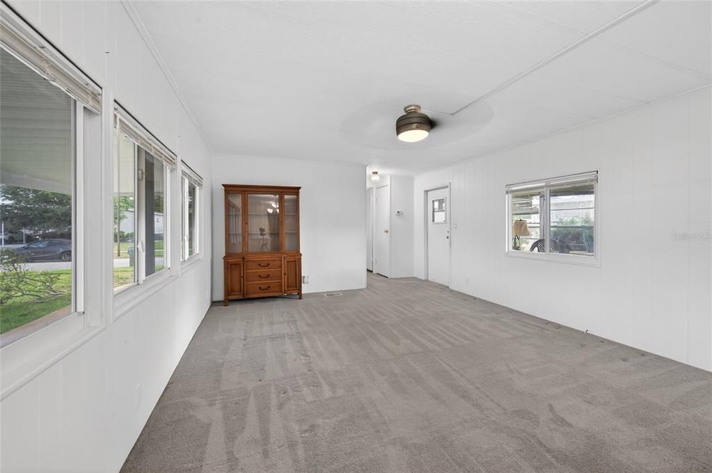 For Sale: $149,900 (2 beds, 2 baths, 840 Square Feet)