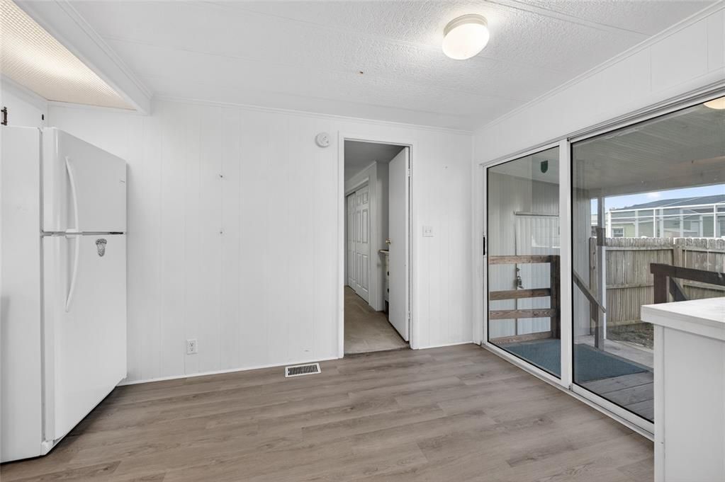 For Sale: $149,900 (2 beds, 2 baths, 840 Square Feet)