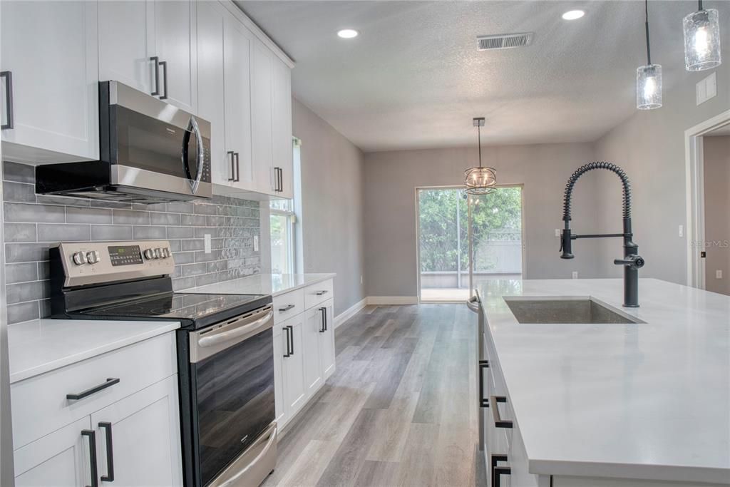 For Rent: $2,100 (4 beds, 2 baths, 1842 Square Feet)