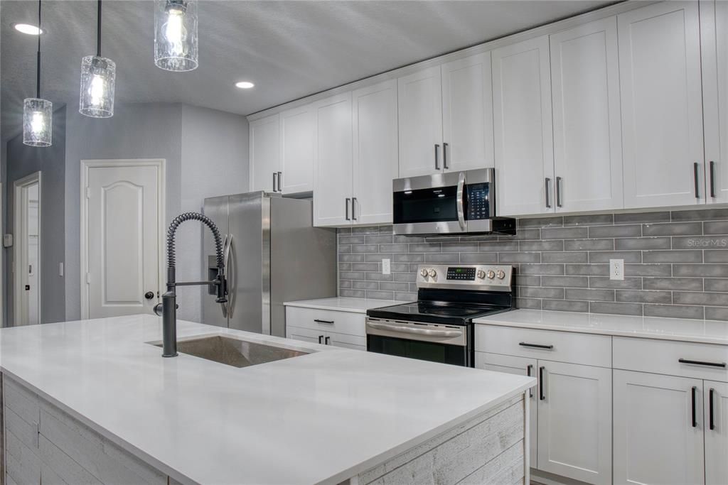 For Rent: $2,100 (4 beds, 2 baths, 1842 Square Feet)