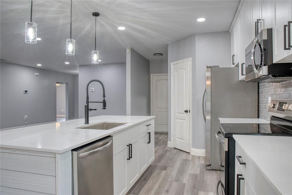 For Rent: $2,100 (4 beds, 2 baths, 1842 Square Feet)
