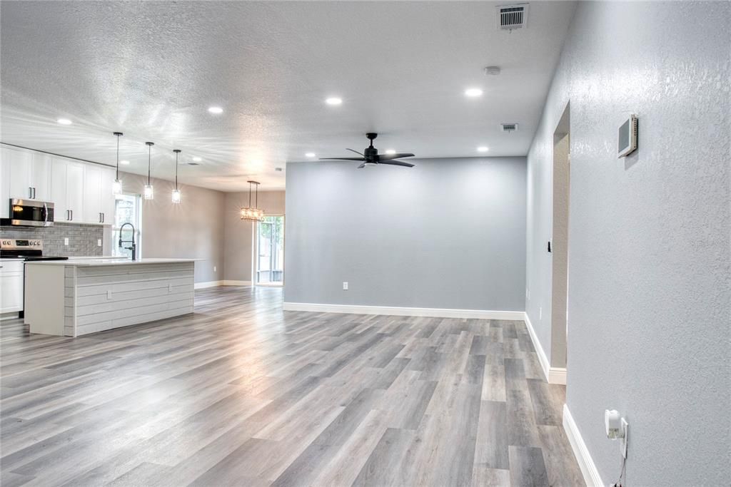 For Rent: $2,100 (4 beds, 2 baths, 1842 Square Feet)