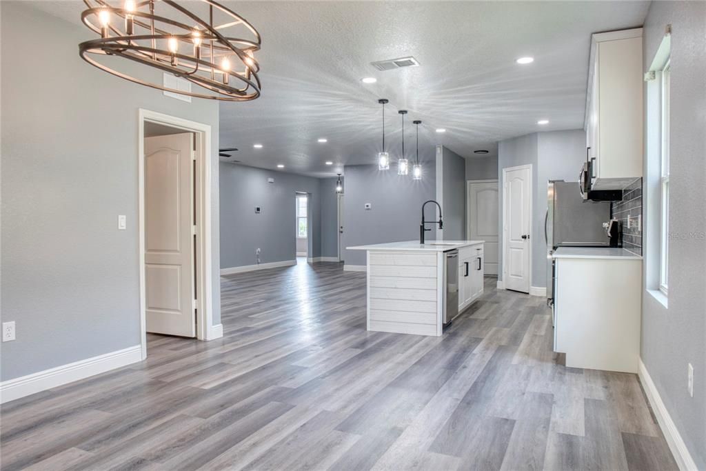 For Rent: $2,100 (4 beds, 2 baths, 1842 Square Feet)