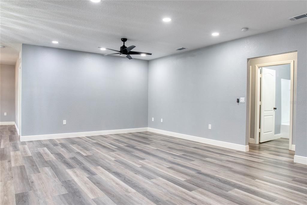 For Rent: $2,100 (4 beds, 2 baths, 1842 Square Feet)