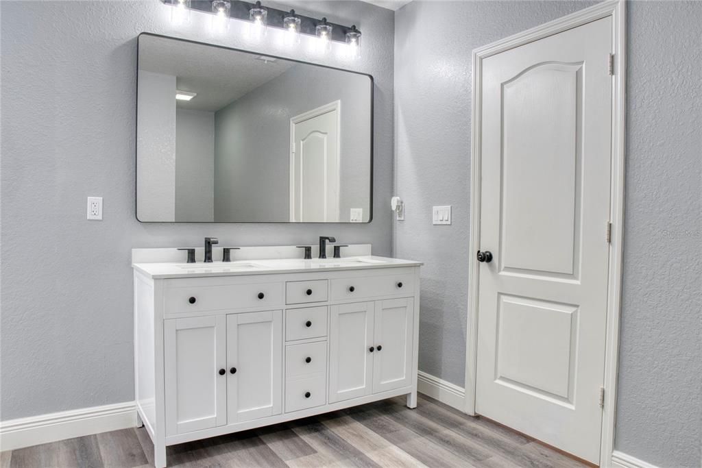 For Rent: $2,100 (4 beds, 2 baths, 1842 Square Feet)