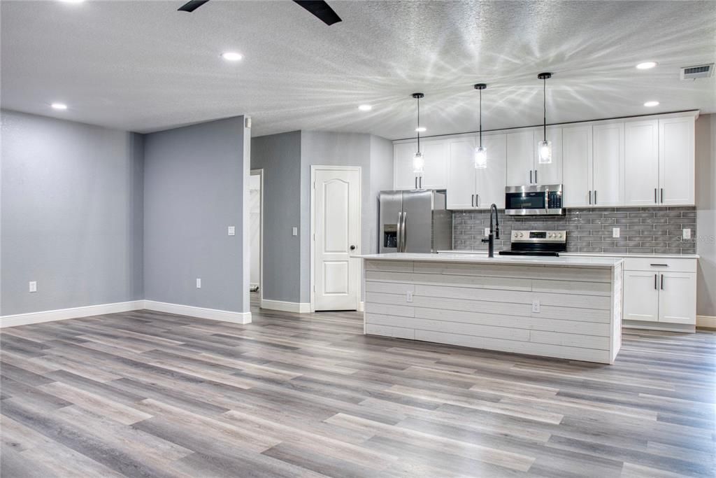 For Rent: $2,100 (4 beds, 2 baths, 1842 Square Feet)