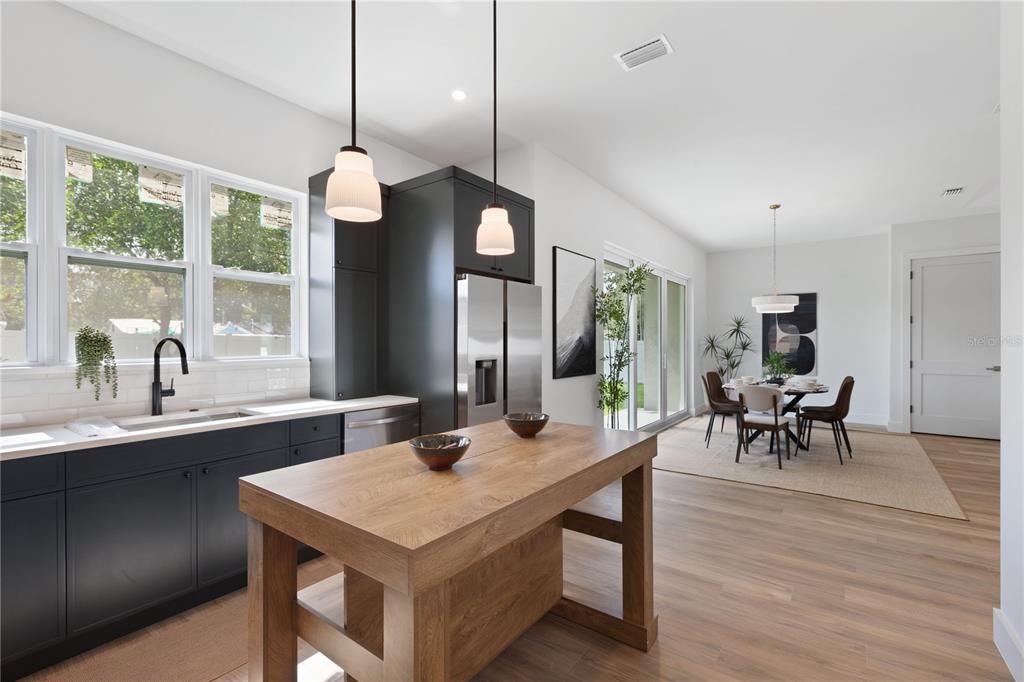 En Venta: $798,000 (4 camas, 3 baños, 2506 Pies cuadrados)