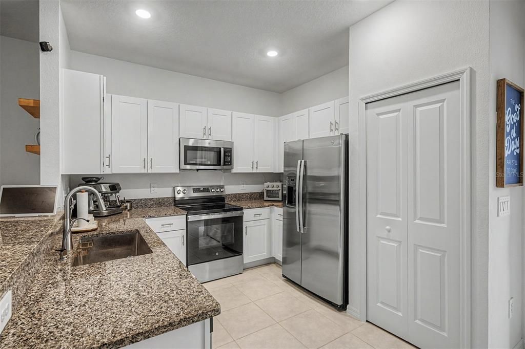 For Sale: $300,000 (3 beds, 2 baths, 1666 Square Feet)