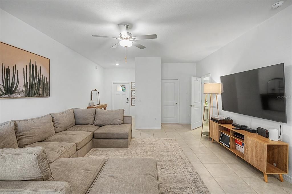 For Sale: $300,000 (3 beds, 2 baths, 1666 Square Feet)