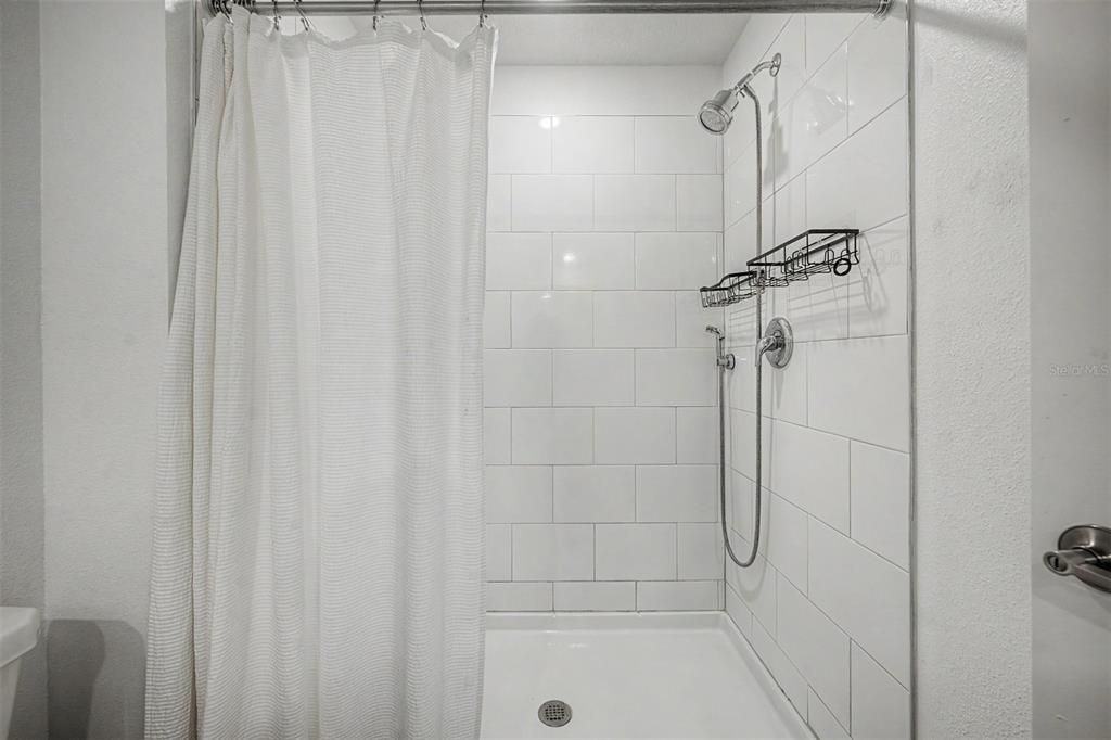 For Sale: $300,000 (3 beds, 2 baths, 1666 Square Feet)
