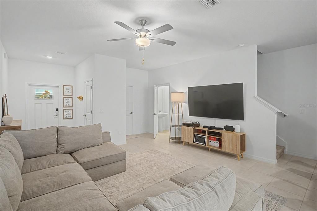 For Sale: $300,000 (3 beds, 2 baths, 1666 Square Feet)