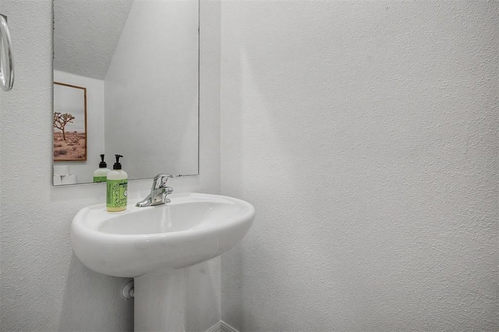 For Sale: $300,000 (3 beds, 2 baths, 1666 Square Feet)