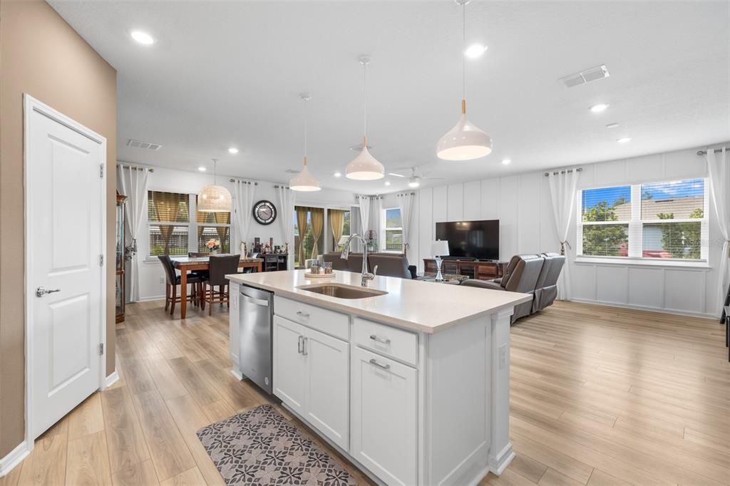 For Sale: $499,900 (3 beds, 3 baths, 2230 Square Feet)