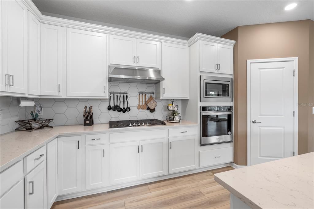 For Sale: $499,900 (3 beds, 3 baths, 2230 Square Feet)