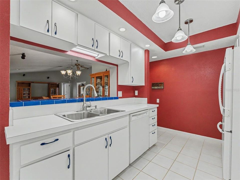 For Sale: $347,900 (3 beds, 2 baths, 1662 Square Feet)