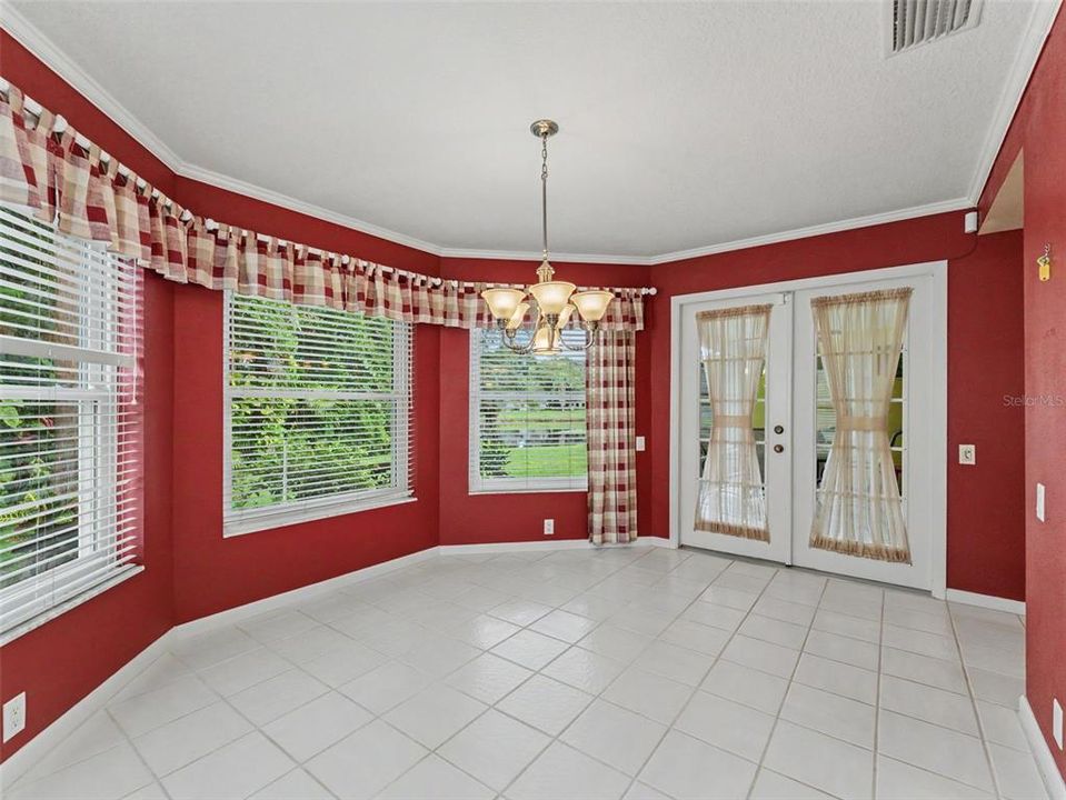 For Sale: $347,900 (3 beds, 2 baths, 1662 Square Feet)
