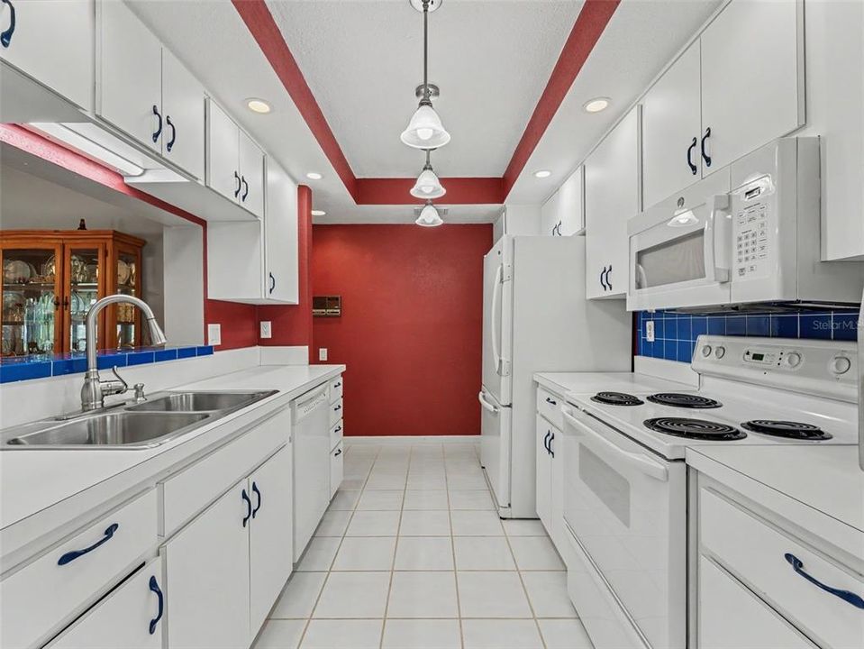 For Sale: $347,900 (3 beds, 2 baths, 1662 Square Feet)