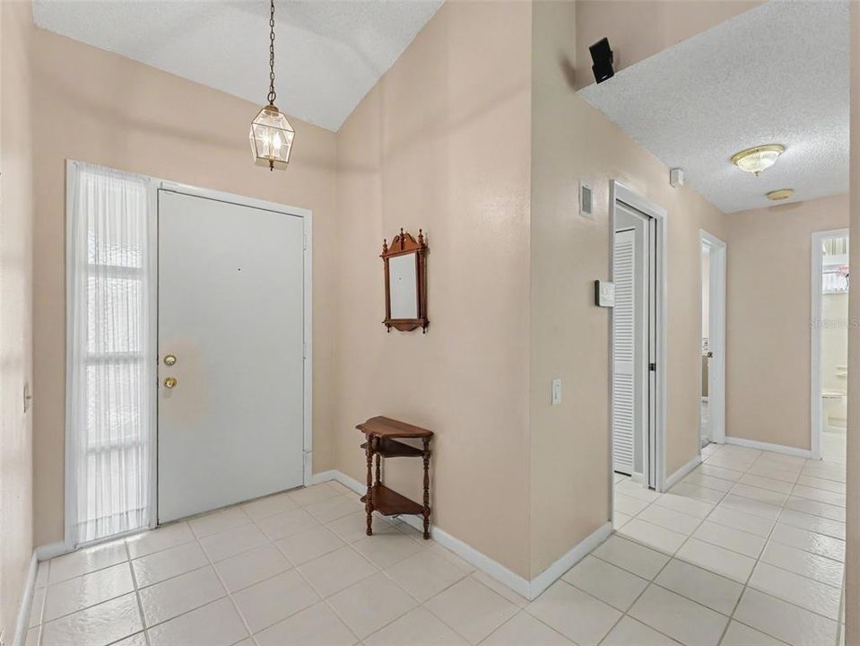 For Sale: $347,900 (3 beds, 2 baths, 1662 Square Feet)