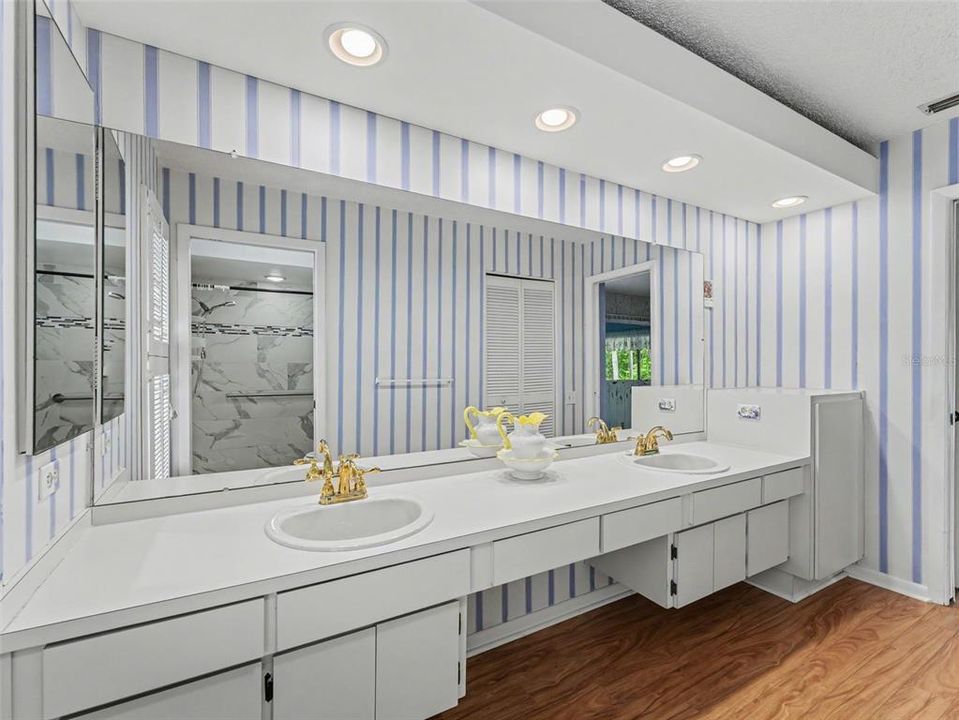 For Sale: $347,900 (3 beds, 2 baths, 1662 Square Feet)