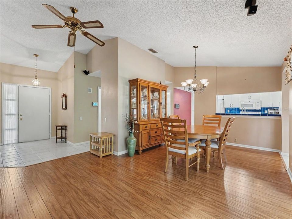 For Sale: $347,900 (3 beds, 2 baths, 1662 Square Feet)