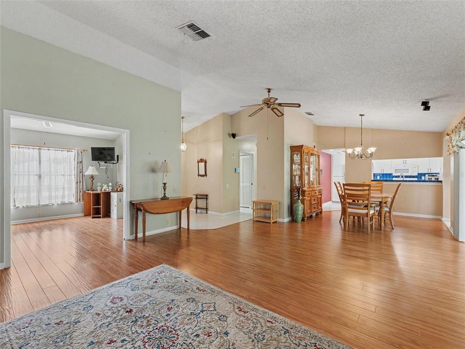 For Sale: $347,900 (3 beds, 2 baths, 1662 Square Feet)