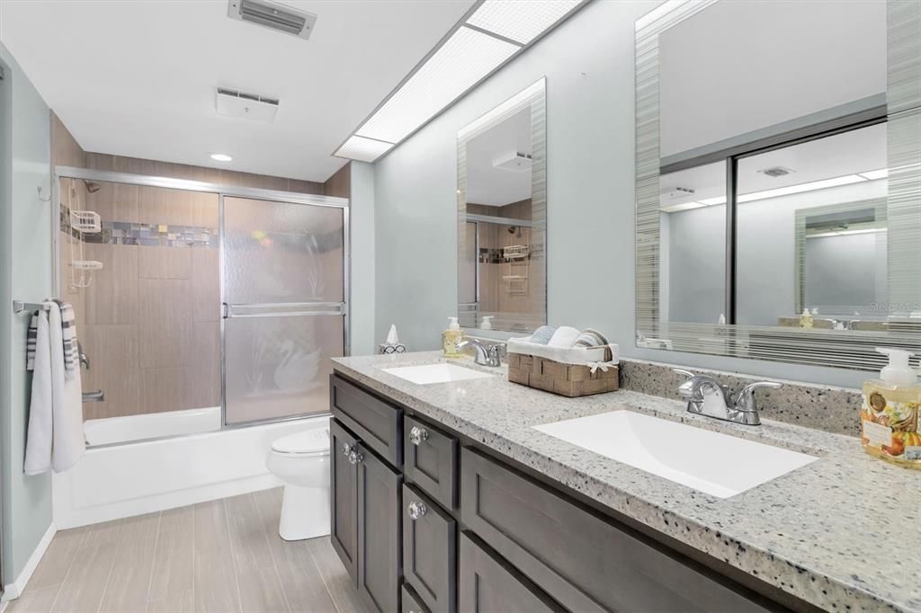 For Rent: $1,800 (2 beds, 2 baths, 1098 Square Feet)
