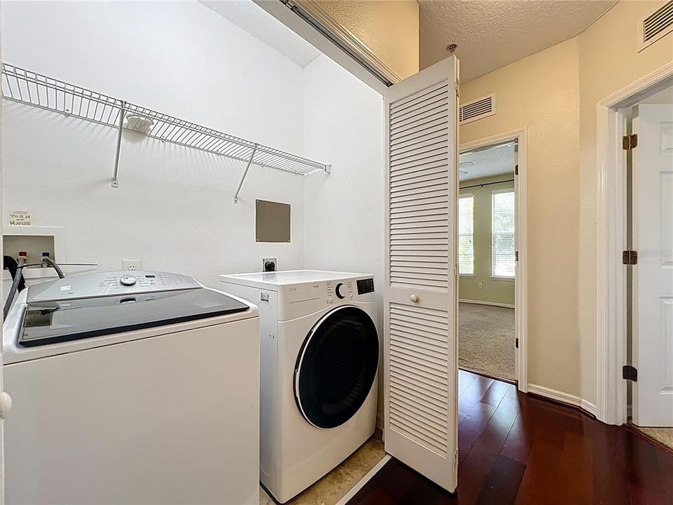 For Sale: $320,000 (3 beds, 2 baths, 1455 Square Feet)