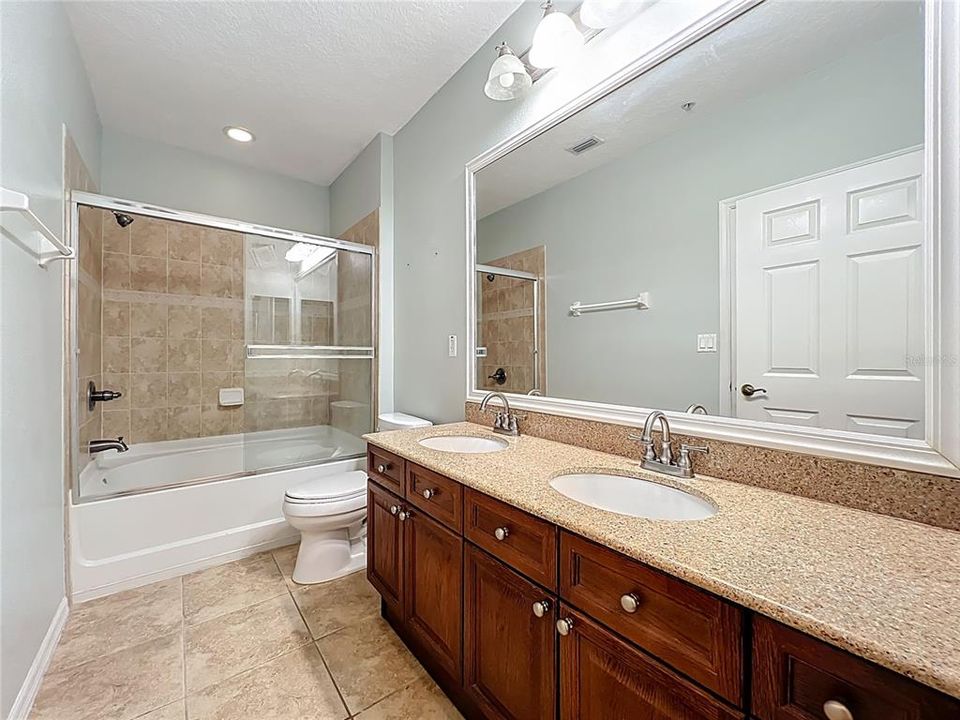 For Sale: $320,000 (3 beds, 2 baths, 1455 Square Feet)