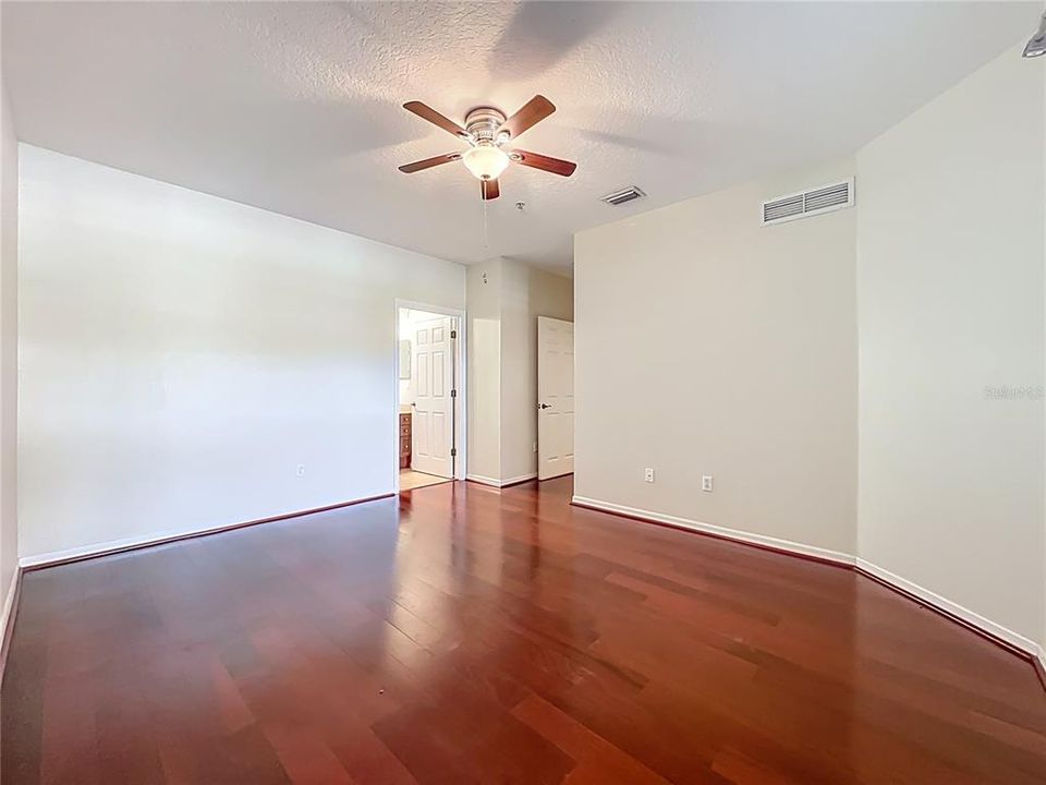 For Sale: $320,000 (3 beds, 2 baths, 1455 Square Feet)