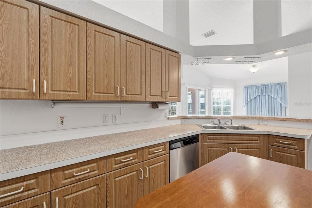 For Sale: $250,000 (3 beds, 2 baths, 1620 Square Feet)