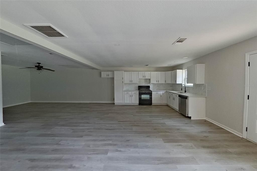 For Sale: $750,000 (5 beds, 3 baths, 5617 Square Feet)