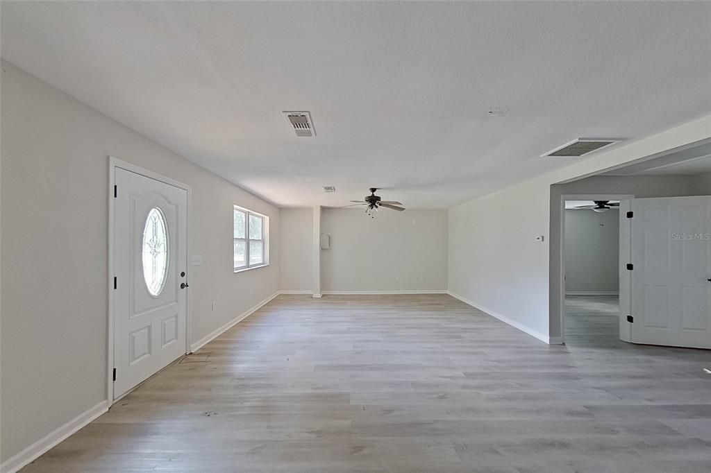 For Sale: $750,000 (5 beds, 3 baths, 5617 Square Feet)