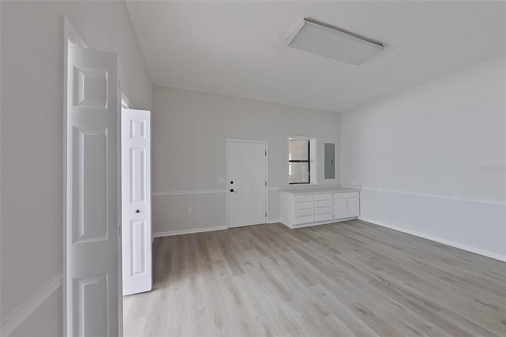 For Sale: $750,000 (5 beds, 3 baths, 5617 Square Feet)