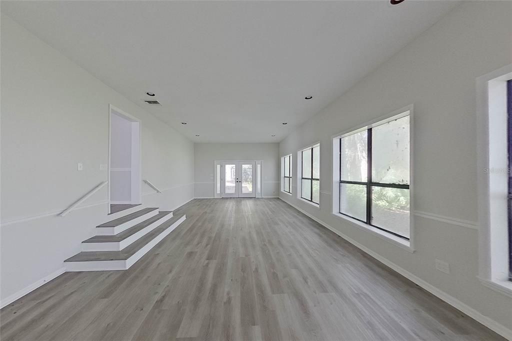 For Sale: $750,000 (5 beds, 3 baths, 5617 Square Feet)