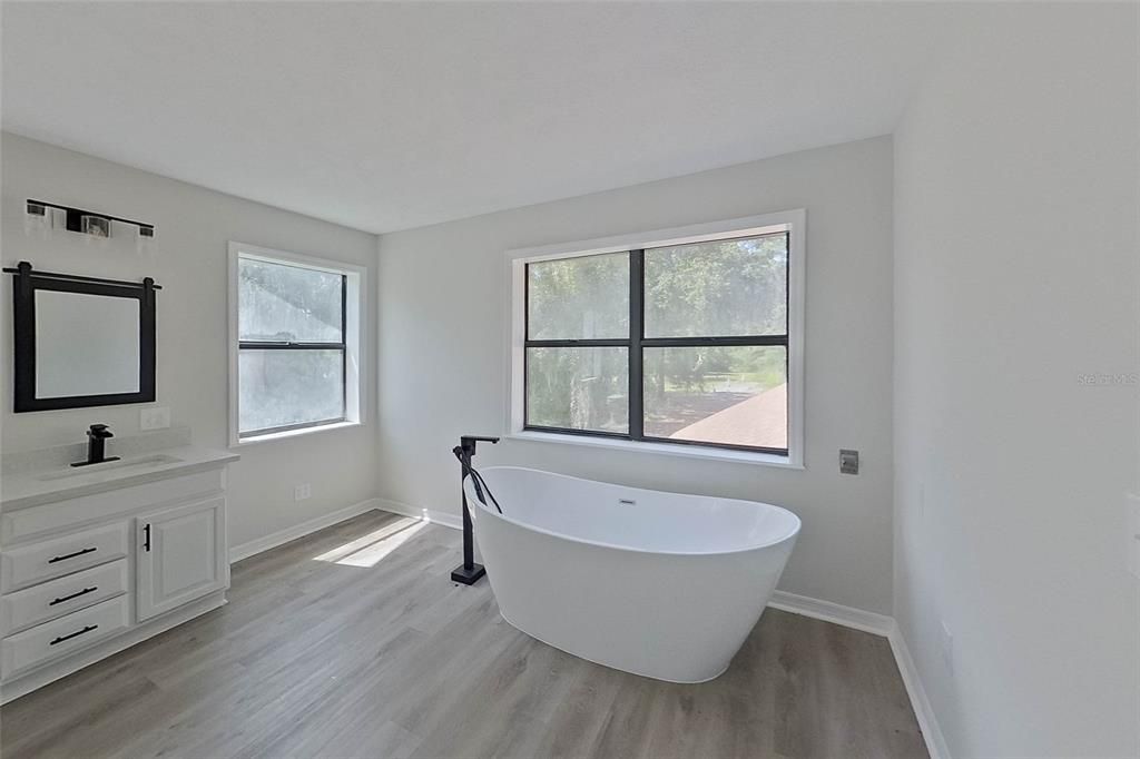 For Sale: $750,000 (5 beds, 3 baths, 5617 Square Feet)