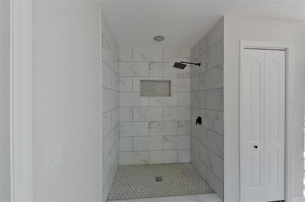 For Sale: $750,000 (5 beds, 3 baths, 5617 Square Feet)