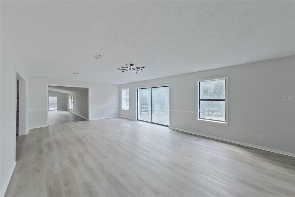For Sale: $750,000 (5 beds, 3 baths, 5617 Square Feet)