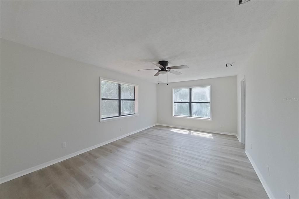 For Sale: $750,000 (5 beds, 3 baths, 5617 Square Feet)