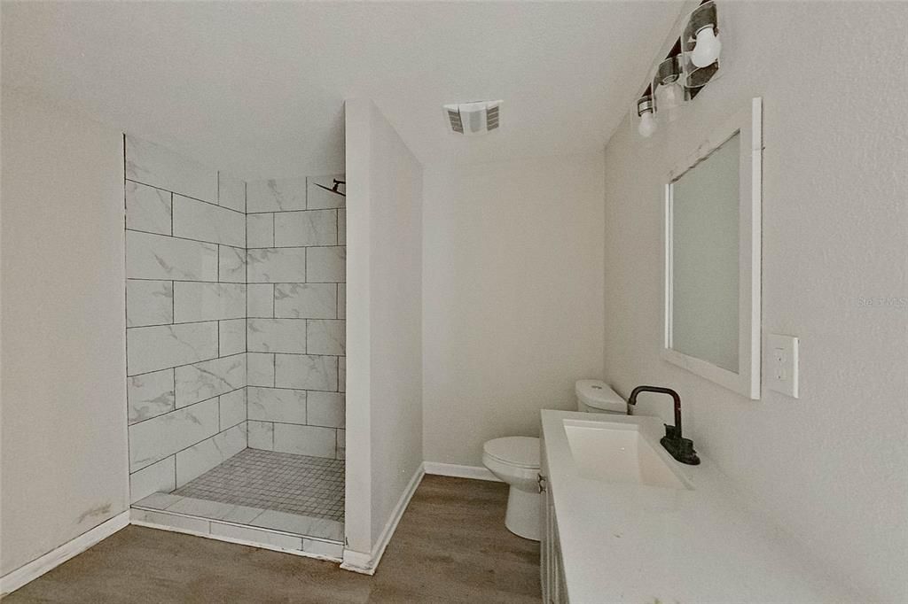 For Sale: $750,000 (5 beds, 3 baths, 5617 Square Feet)