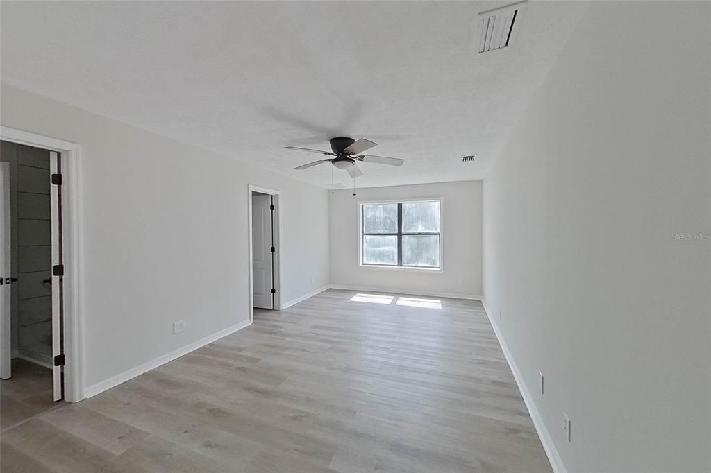 For Sale: $750,000 (5 beds, 3 baths, 5617 Square Feet)
