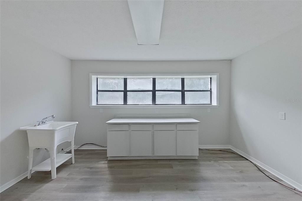 For Sale: $750,000 (5 beds, 3 baths, 5617 Square Feet)