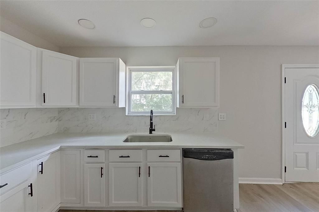 For Sale: $750,000 (5 beds, 3 baths, 5617 Square Feet)