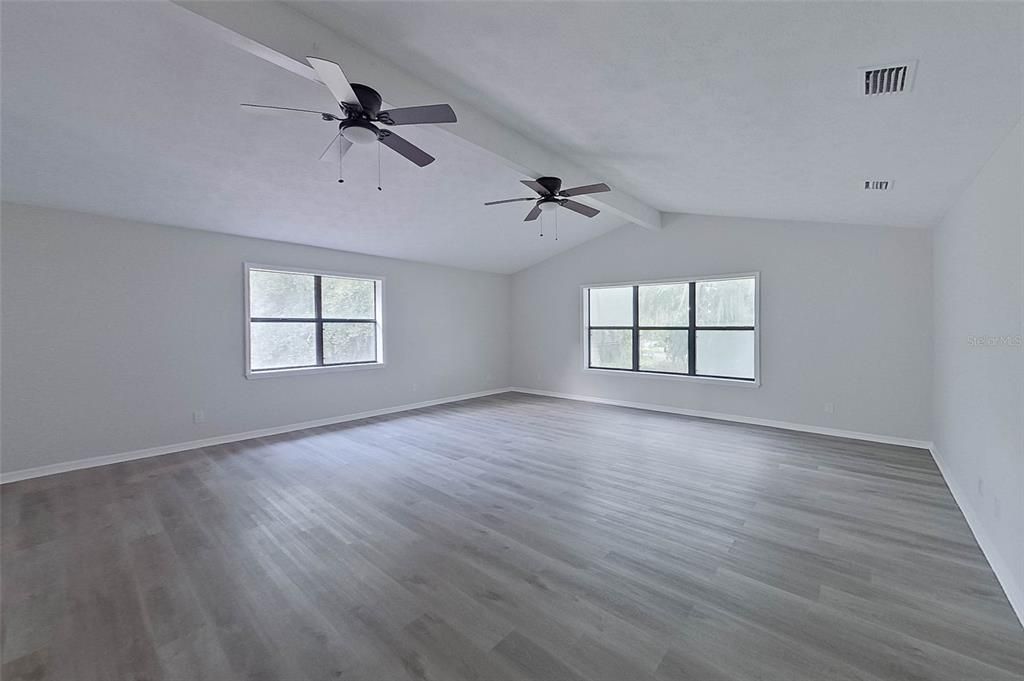 For Sale: $750,000 (5 beds, 3 baths, 5617 Square Feet)