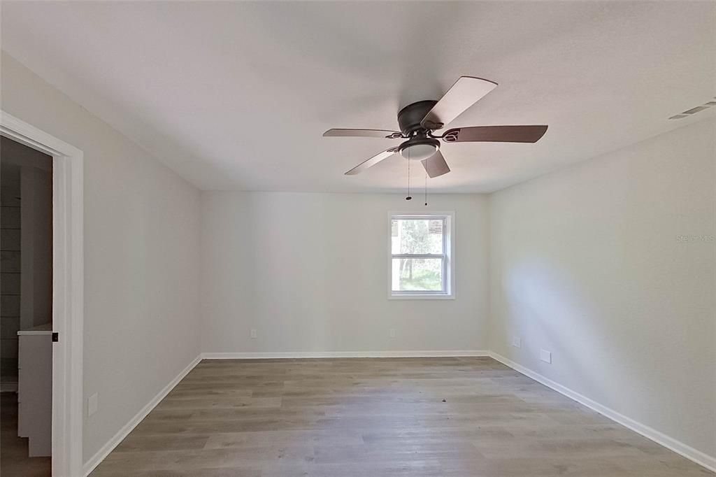 For Sale: $750,000 (5 beds, 3 baths, 5617 Square Feet)
